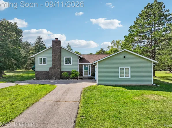 12126 Linden Rd, Linden, MI 48451