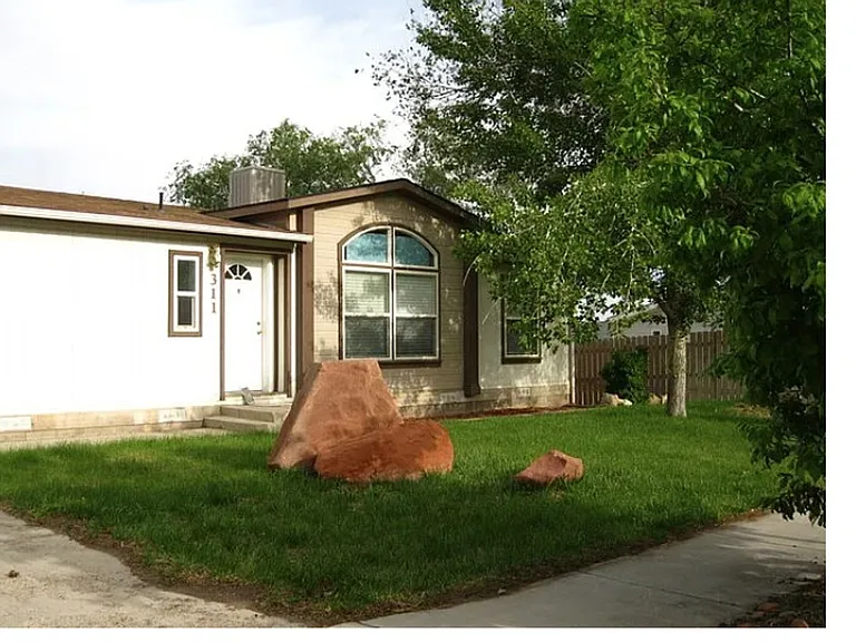 311 N Highland Dr — Photo 2