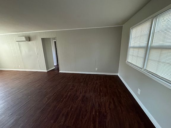 2nd image of 211 Woodland Trl