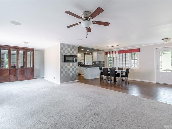 3rd image of 111 E Elmwood Dr