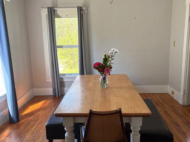 Cozy dining room