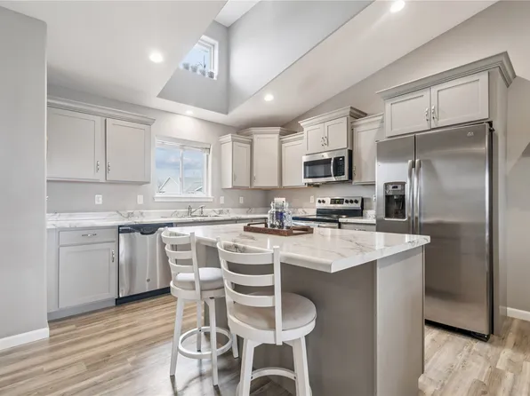 3001 Sherwood Dr, Marion, IA 52302