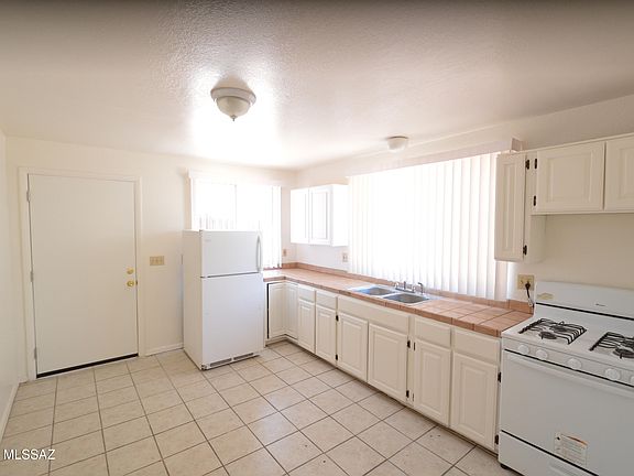 2nd image of 2633 E Silver St