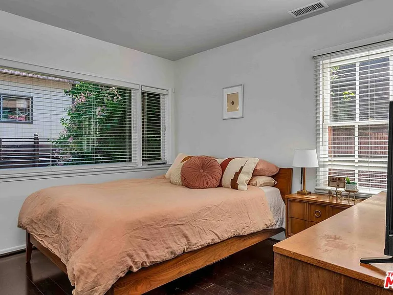 9859 Easton Dr — Photo 18