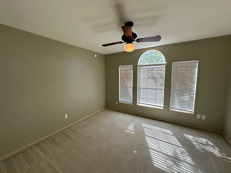 3920 Park Hurst Dr — Photo 17