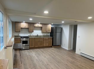 2 Cross St #1, Manchester, ME 04351