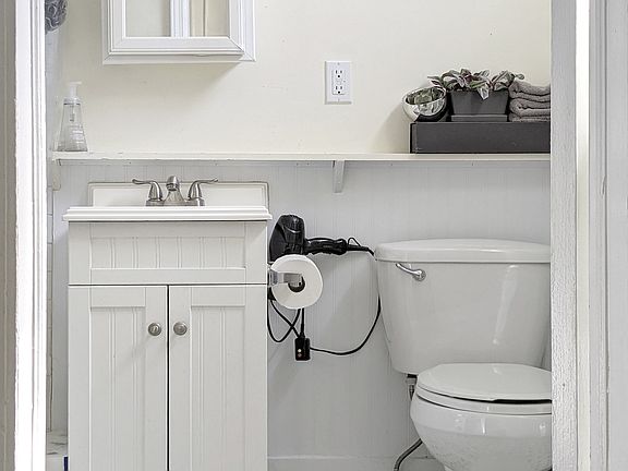 2nd image of 112 Brooklyn Ave #2