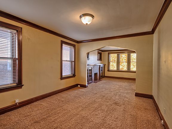 4th image of 5004 Winona Ave
