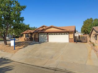 42301 Hickory Glen Ave, Lancaster, CA 93536