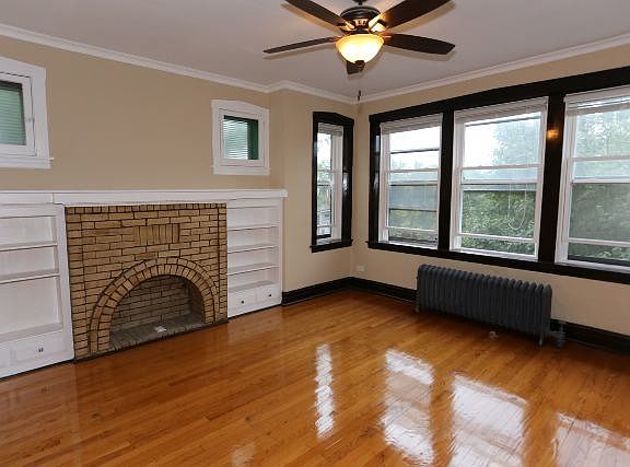 3rd image of 2958 N Washtenaw Ave APT 02