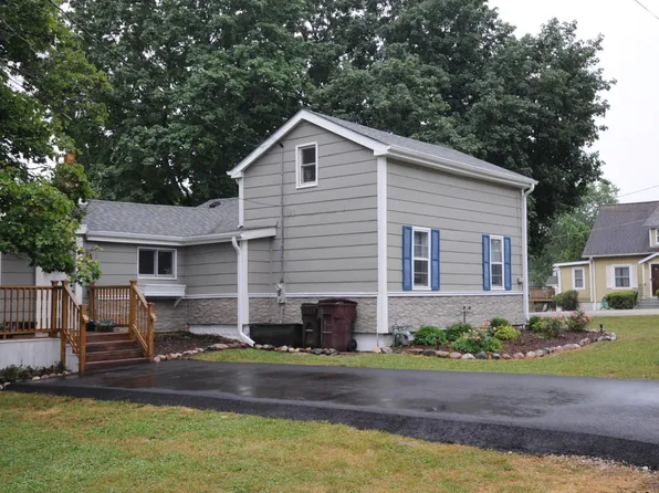 5724 Milwaukee Ave, Richmond, IL 60071