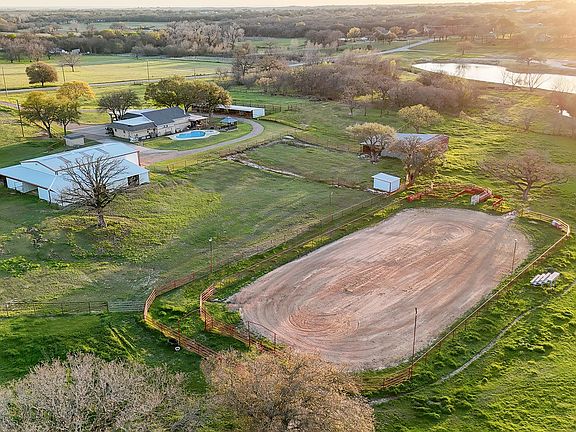 2nd image of 304 Scarlett Rd