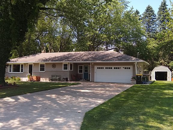 3rd image of 9385 White Pine St