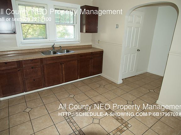 4th image of 1093 Delia Ave