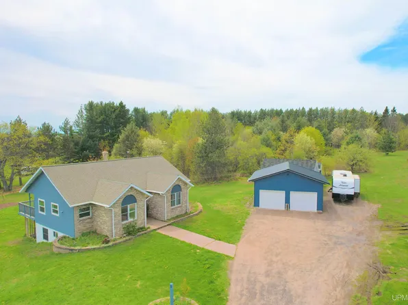 49863 Coal Dock Rd, Hancock, MI 49930