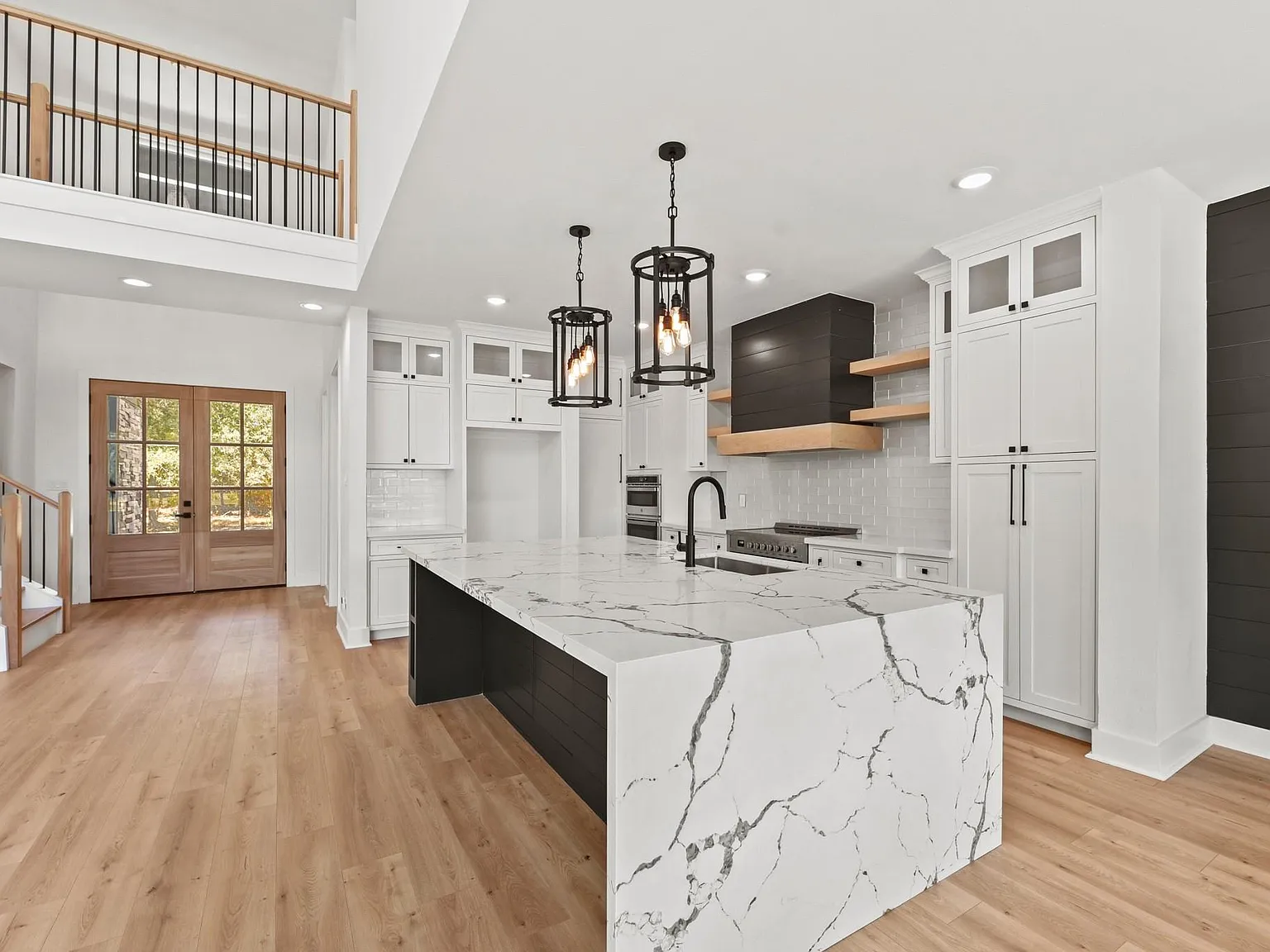 5 bed, 3.5 bath, 3165 sqft, $4,000 — Photo 3