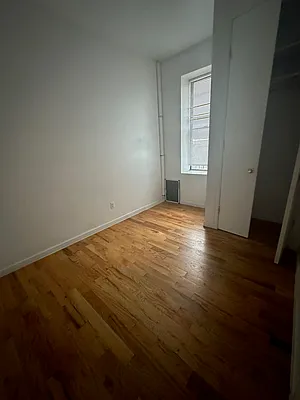 Rented by Giant Realty NY Corp | media 1