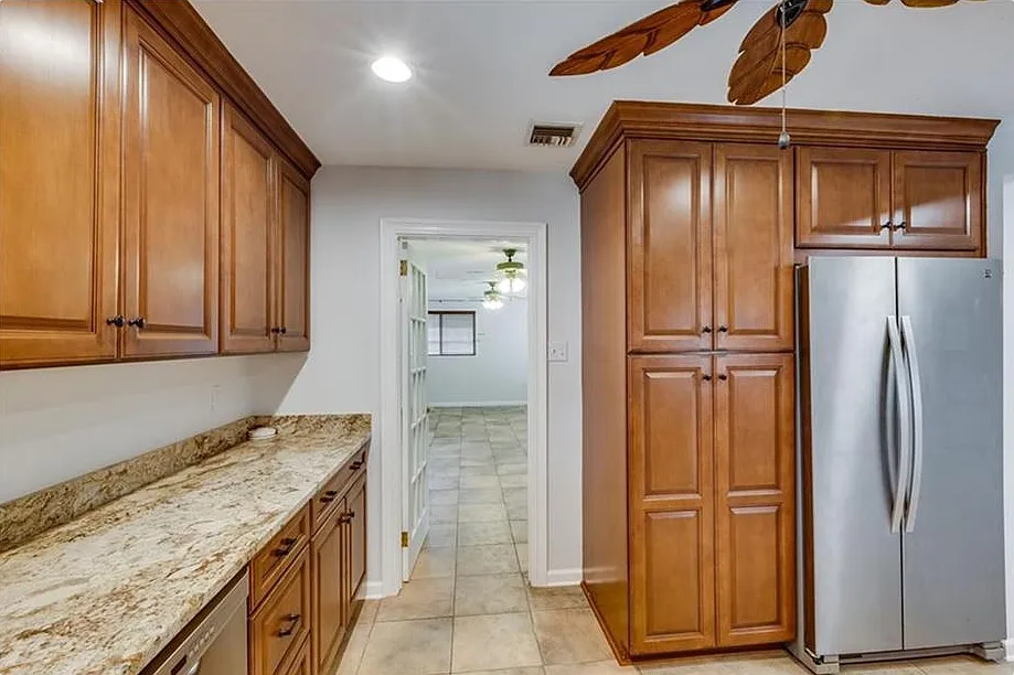 558 Ashlawn Dr — Photo 4