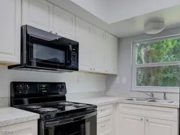 5th image of 113 Glenn Ave NW