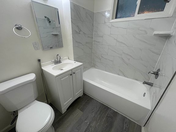 5th image of 11104-1 Aqua Vista St #39