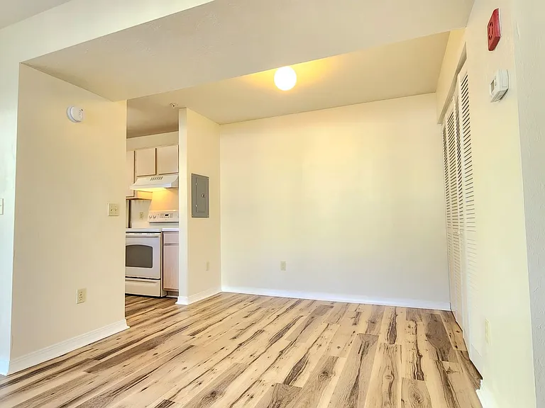 2360 SW Archer Rd #208 — Photo 4