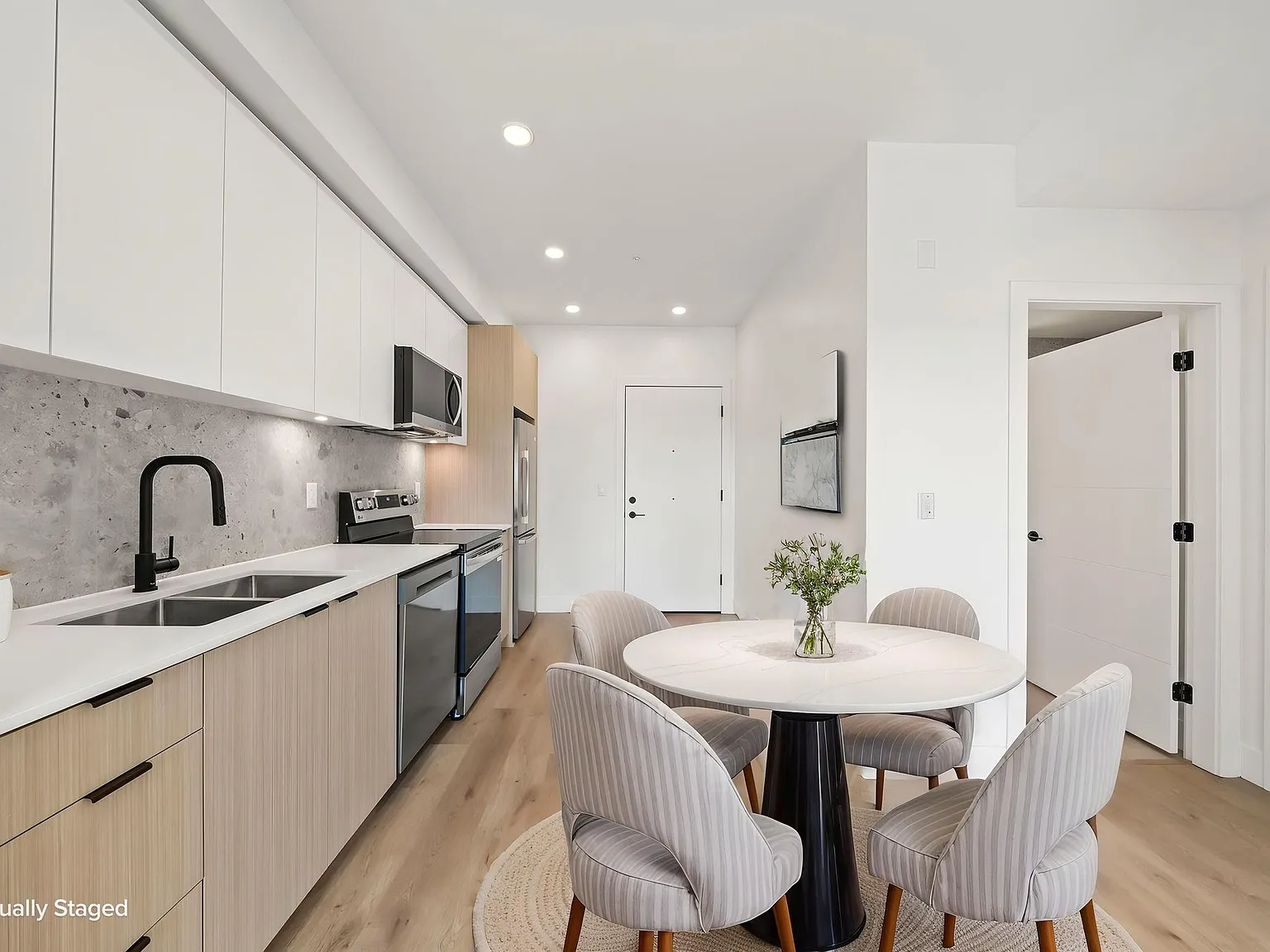 1 bed, 470 sqft, $1,560 — Photo 3
