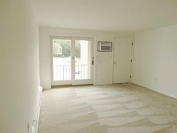 New carpet, newly painted wall, new AC
