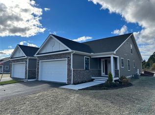 7 Overlook Ln, Glocester, RI 02814