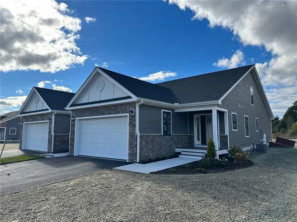7 Overlook Ln, Glocester, RI 02814