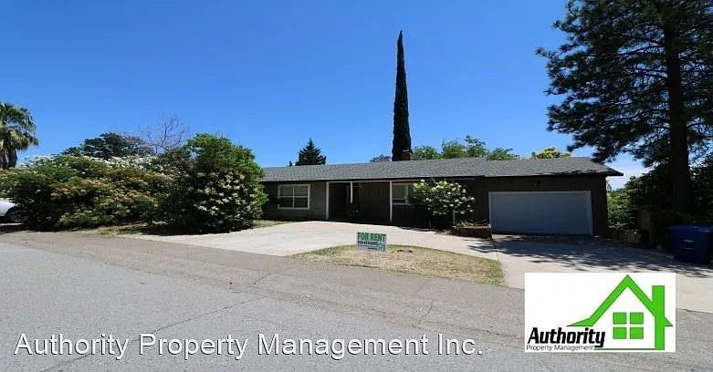 2975 Shasta St photo 1