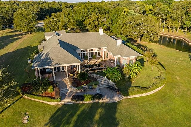 1st image of 411 Arrowhead Point