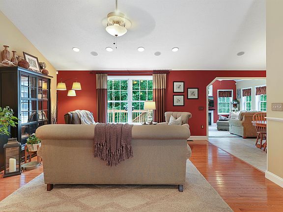 5th image of 23 Dogwood Circle