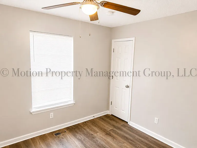 1816 S Holly St — Photo 9