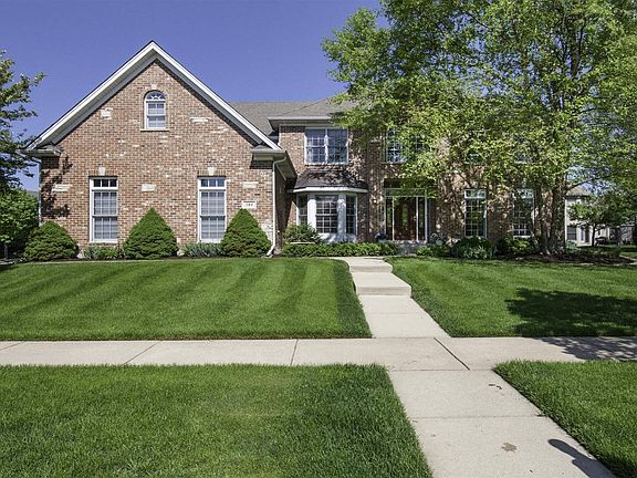 5th image of 584 W Thornwood Dr