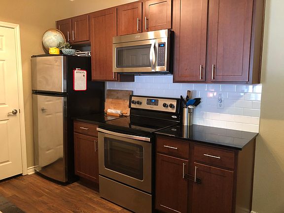 Stainless steel appliances - like new!