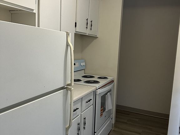 4th image of 31-35 Centennial St #31