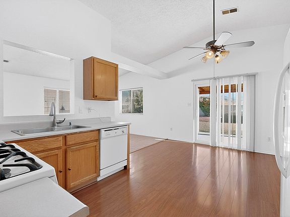 4th image of 612 Glacier Bay Pl SE
