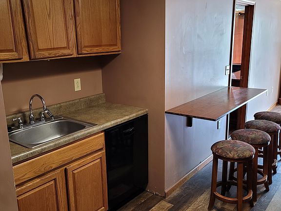 30" sink with garbage disposal and dishwasher.