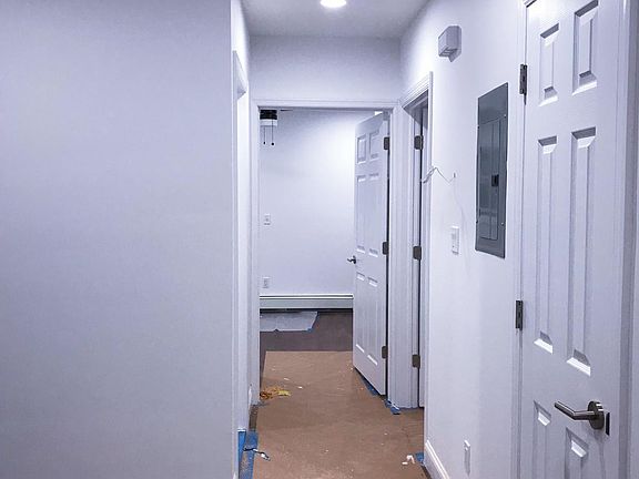 4th image of 21522 Murdock Ave Floor 2