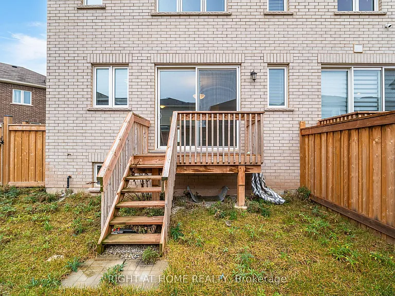 908 Sumac Cres — Photo 46