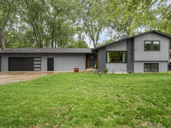 538 Silver Lake Rd NW, New Brighton, MN 55112