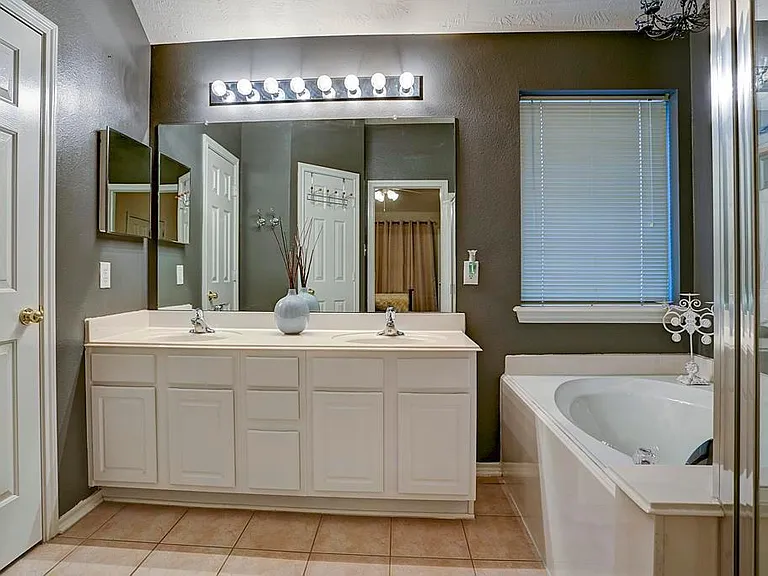 5508 Lilywood Ln — Photo 8