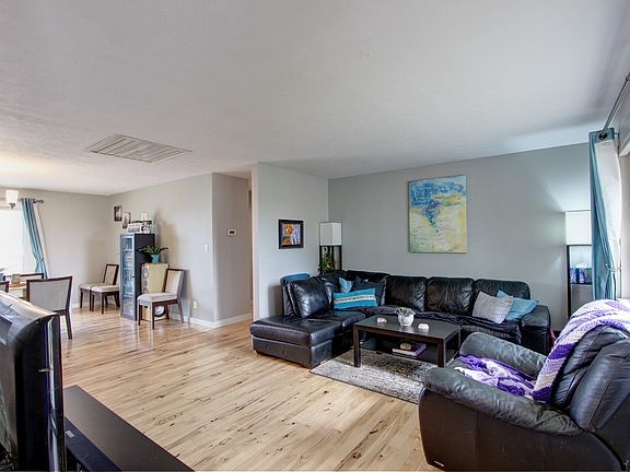 3rd image of 8045 Emerald Ln