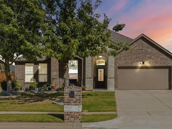 320 Little John Ct, Saginaw, TX 76179