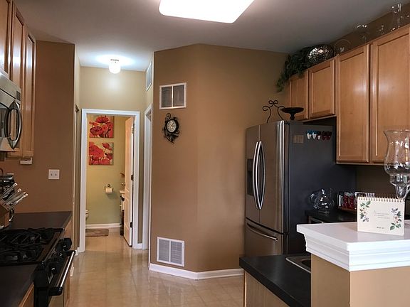 5th image of 515 Heritage Ct #515
