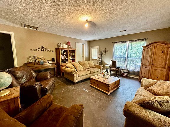 2nd image of 205 Rolling Oaks Dr