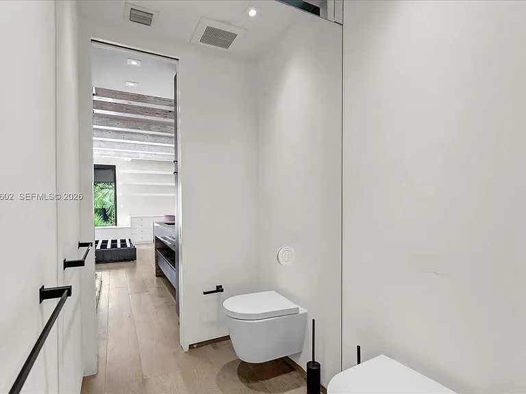 6011 N Bayshore Dr #8-D — Photo 24