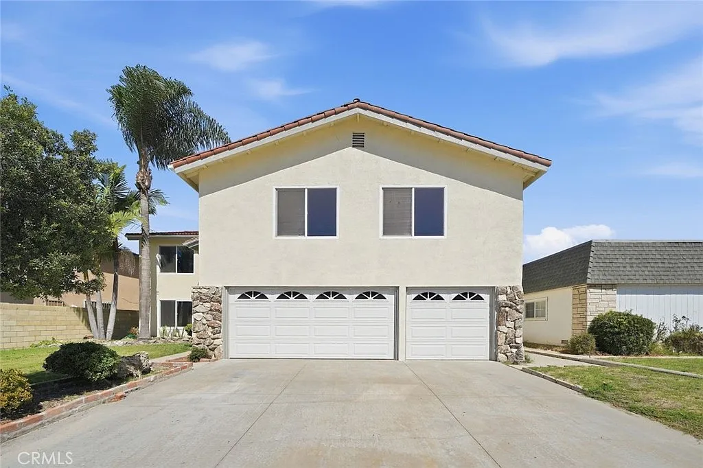 7 bed, 3062 sqft, $5,500 — Photo 1
