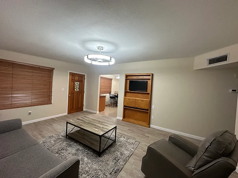2821 E Presidio Rd — Photo 9