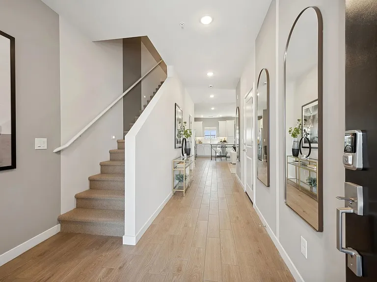 2818 W White Feather Ln — Photo 6